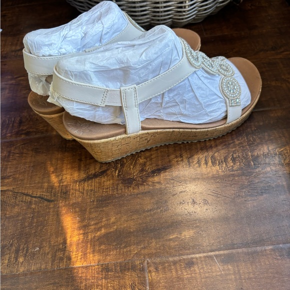 Skechers White Beaded Women's Sandals - Picture 5 of 7